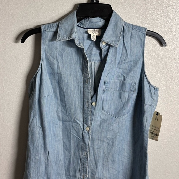 St. Johns Bay Women Denim Chambray Top Sleeveless Button Front XS - Picture 2 of 8